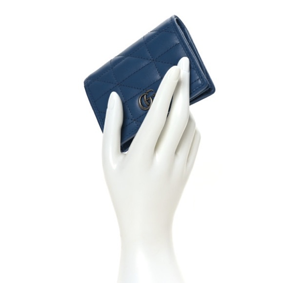 GUCCI
Calfskin Matelasse Aria GG Marmont Card Case Wallet Clear Blue - Picture 6 of 9